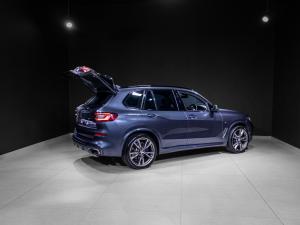 BMW X5 M50i - Image 26