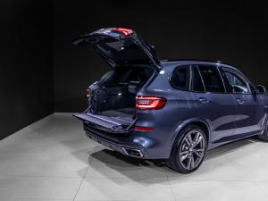 BMW X5 M50i - Image 27