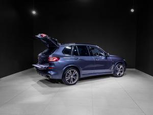 BMW X5 M50i - Image 28