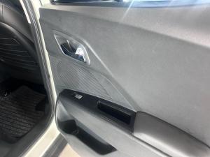 Mahindra XUV300 1.5TD W8 - Image 15