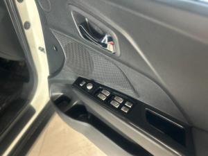 Mahindra XUV300 1.5TD W8 - Image 7