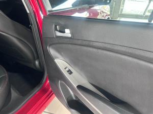 Hyundai Accent sedan 1.6 Fluid - Image 11