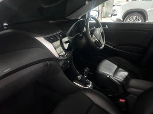 Hyundai Accent sedan 1.6 Fluid - Image 6