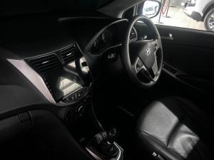 Hyundai Accent sedan 1.6 Fluid - Image 7