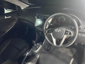 Hyundai Accent sedan 1.6 Fluid - Image 9