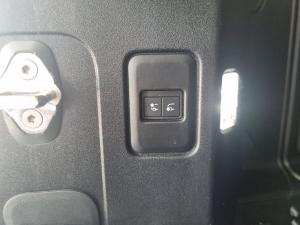 Land Rover Defender 110 D300 X - Image 6