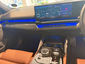 BMW i5 M60 xDrive - Image 12