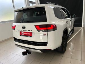 Toyota Land Cruiser 300 3.3D GR-Sport - Image 2