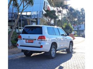 Toyota Land Cruiser 200 4.7 V8 VX - Image 2