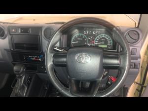 Toyota Land Cruiser 79 2.8GD-6 single cab auto - Image 8