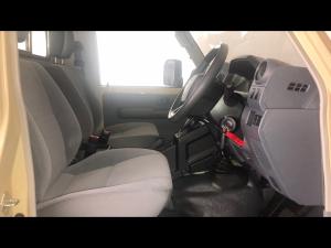 Toyota Land Cruiser 79 2.8GD-6 single cab auto - Image 9