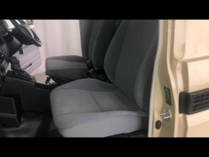Toyota Land Cruiser 79 2.8GD-6 single cab auto - Image 10
