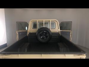 Toyota Land Cruiser 79 2.8GD-6 single cab auto - Image 12