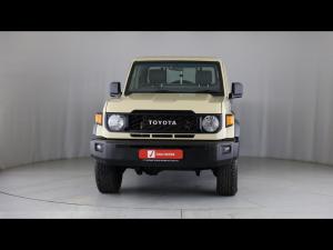 Toyota Land Cruiser 79 2.8GD-6 single cab auto - Image 4