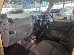 Toyota Land Cruiser 79 4.2D single cab - Image 7