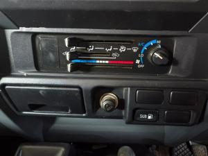 Toyota Land Cruiser 79 4.2D single cab - Image 12