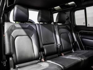 Land Rover Defender 110 D300 X-Dynamic HSE - Image 12