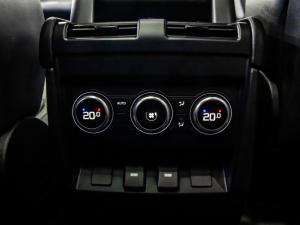 Land Rover Defender 110 D300 X-Dynamic HSE - Image 15