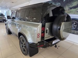 Land Rover Defender 110 D300 X-Dynamic HSE - Image 3