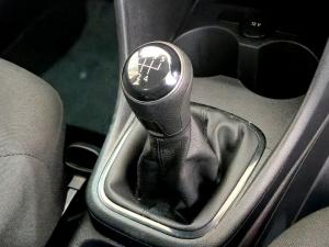 Volkswagen Polo Vivo hatch 1.4 Trendline - Image 14