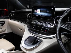 Mercedes-Benz V300d Executive - Image 13
