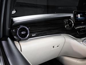 Mercedes-Benz V300d Executive - Image 14
