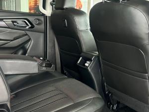 Isuzu mu-X 3.0TD LS 4x4 - Image 17