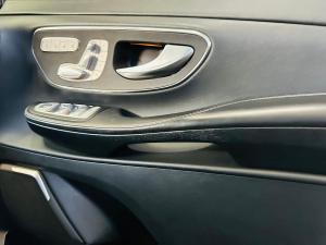 Mercedes-Benz V-Class V300d Exclusive - Image 11