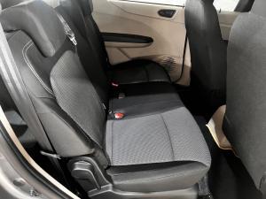 Renault Triber 1.0 Evolution - Image 8