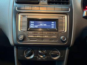 Volkswagen Polo Vivo hatch 1.6 Comfortline auto - Image 14