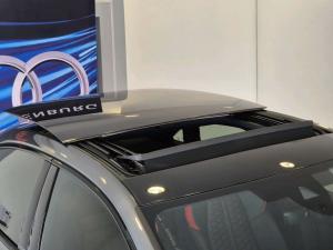 Audi RS3 sedan quattro Carbon Edition - Image 3