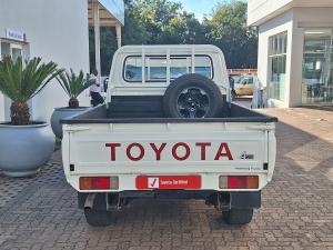Toyota Land Cruiser 79 2.8GD-6 single cab auto - Image 5