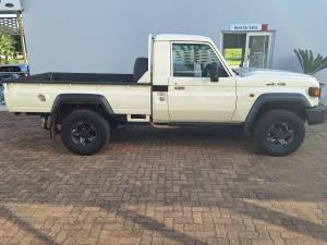 Toyota Land Cruiser 79 2.8GD-6 single cab auto - Image 3
