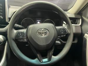 Toyota RAV4 2.0 GX auto - Image 8