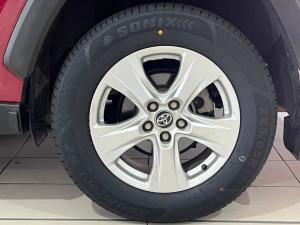 Toyota RAV4 2.0 GX auto - Image 9