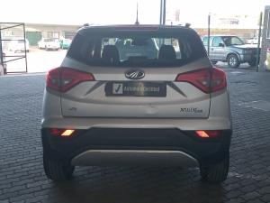 Mahindra XUV300 1.2T W8 - Image 5