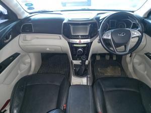 Mahindra XUV300 1.2T W8 - Image 6