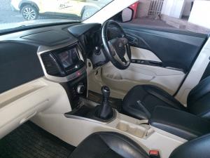 Mahindra XUV300 1.2T W8 - Image 7