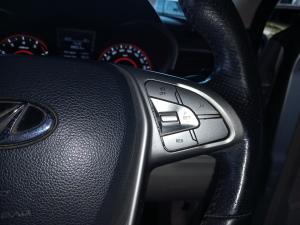 Mahindra XUV300 1.2T W8 - Image 10