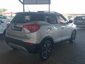 Mahindra XUV300 1.2T W8 - Image 2