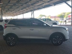 Mahindra XUV300 1.2T W8 - Image 3