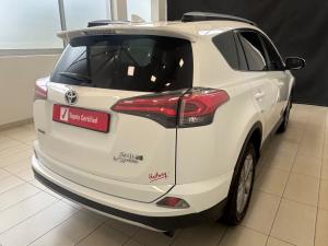Toyota RAV4 2.2D-4D AWD VX - Image 2