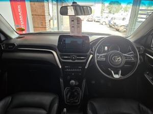 Toyota Urban Cruiser 1.5 XR manual - Image 6