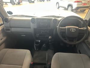 Toyota Land Cruiser 79 4.5D-4D V8 double cab LX - Image 6