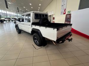 Toyota Land Cruiser 79 4.5D-4D V8 double cab LX - Image 11