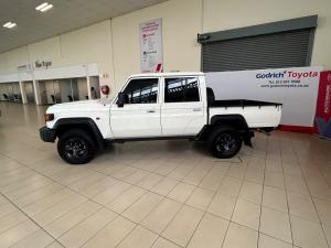 Toyota Land Cruiser 79 4.5D-4D V8 double cab LX - Image 12