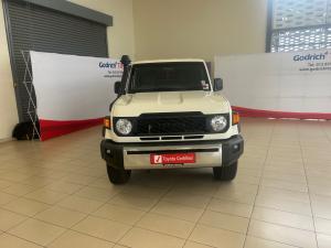 Toyota Land Cruiser 79 4.5D-4D V8 double cab LX - Image 4