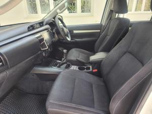 Toyota Hilux 2.4GD-6 double cab 4x4 Raider manual - Image 7