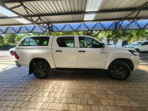 Toyota Hilux 2.4GD-6 double cab 4x4 Raider manual - Image 3