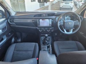 Toyota Hilux 2.0 (aircon) - Image 6